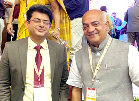 Dr. Navdeep Sharma with Mr. Ranjit Puranik, 
MD Shree Dhootapapeshwar Ltd.